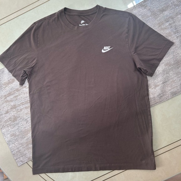 Nike Women’s Tshirt - Picture 4 of 16